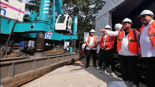 pramono-anung-resmikan-pembangunan-jpo-jis-ancol