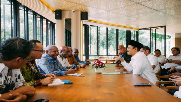 gus-ipul-dorong-sekolah-rakyat-masuk-prioritas-papua-barat